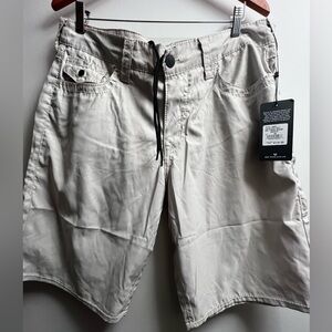 True Religion Ricky Ivory Mid Rise 33 NWT